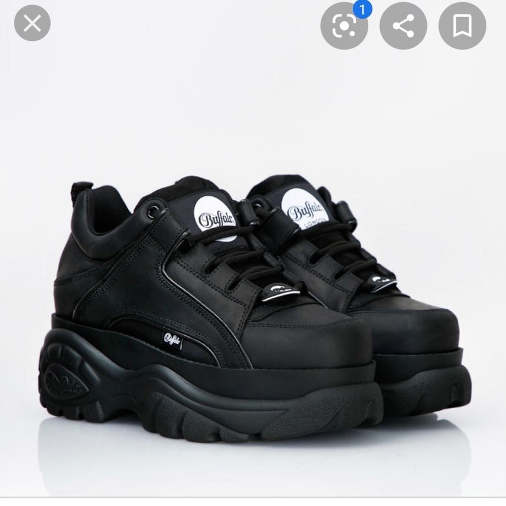 Buffalo sneakers size 6